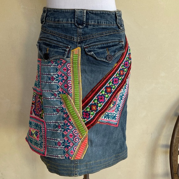 LOUIE OOAK Western Denim Skirt Vtg Rare Mexican Hand Embroidered Embellishment 2 - Picture 3 of 13